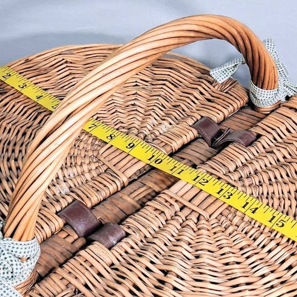 Charming Wicker Traditional Large Double Sided Lid Floral Lined Picnic Basket - Picture 10 of 10